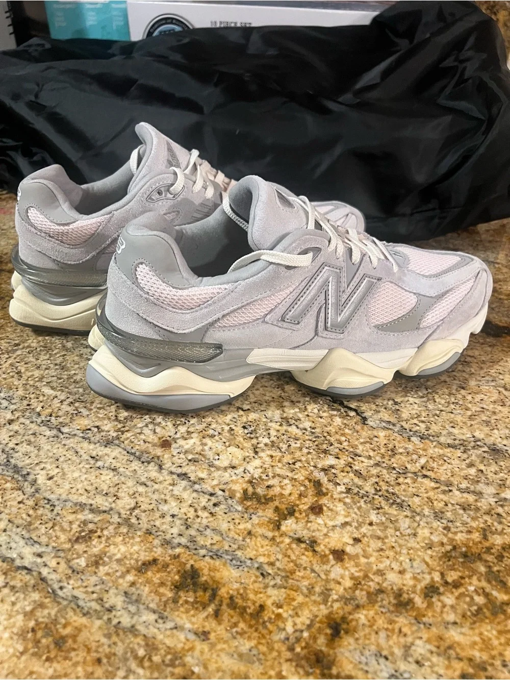 New Balance 9060 U9060SEB Gray Pink Cream Men’s Size 10 / Women’s 11.5